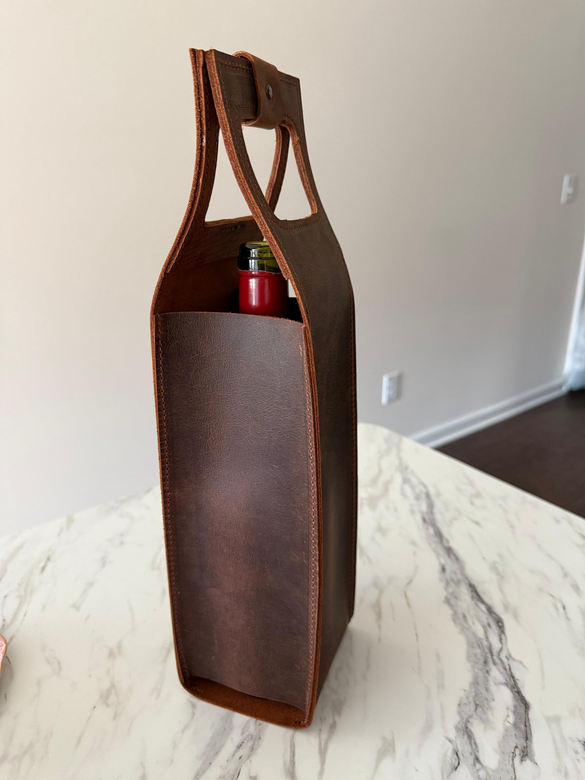 Personalized Leather Wine Bag – Handmade Wine Bottle Carrier
